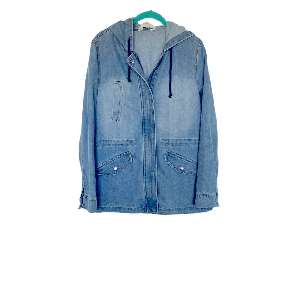 Vintage Jean Jacket Sz. Med. In great pre-owned condition.